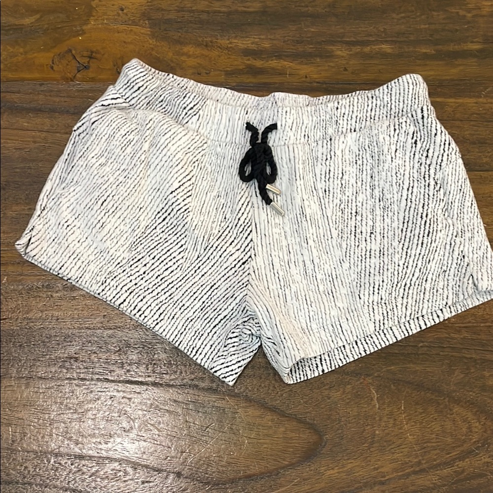 ZYIA Black and White Athletic Shorts Lightweight Comfortable Fit Size Small